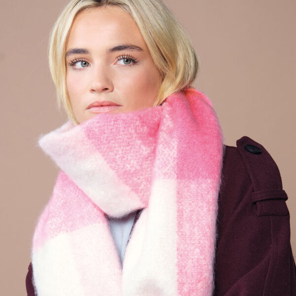 Fluffy check scarf Thumbnail